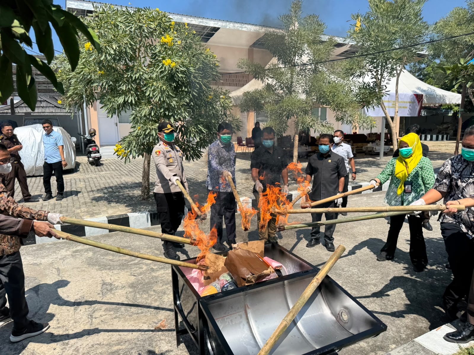Kapolres Polman Hadiri Pemusnahan Barang Bukti Perkara Inkrah di Kejari Polewali Mandar