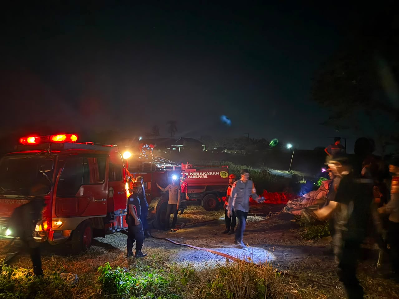 Sigap Atasi Karhutla, Tim SAR Brimob Sulsel Padamkan Api di Dua Lokasi Parepare