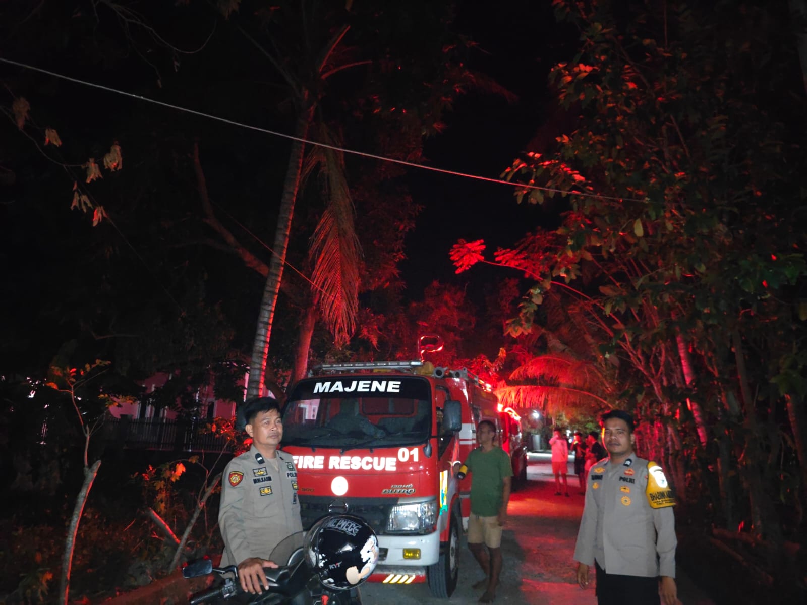 Kebakaran 3 Hektare di Pamboang Majene, Polisi dan Damkar Siaga