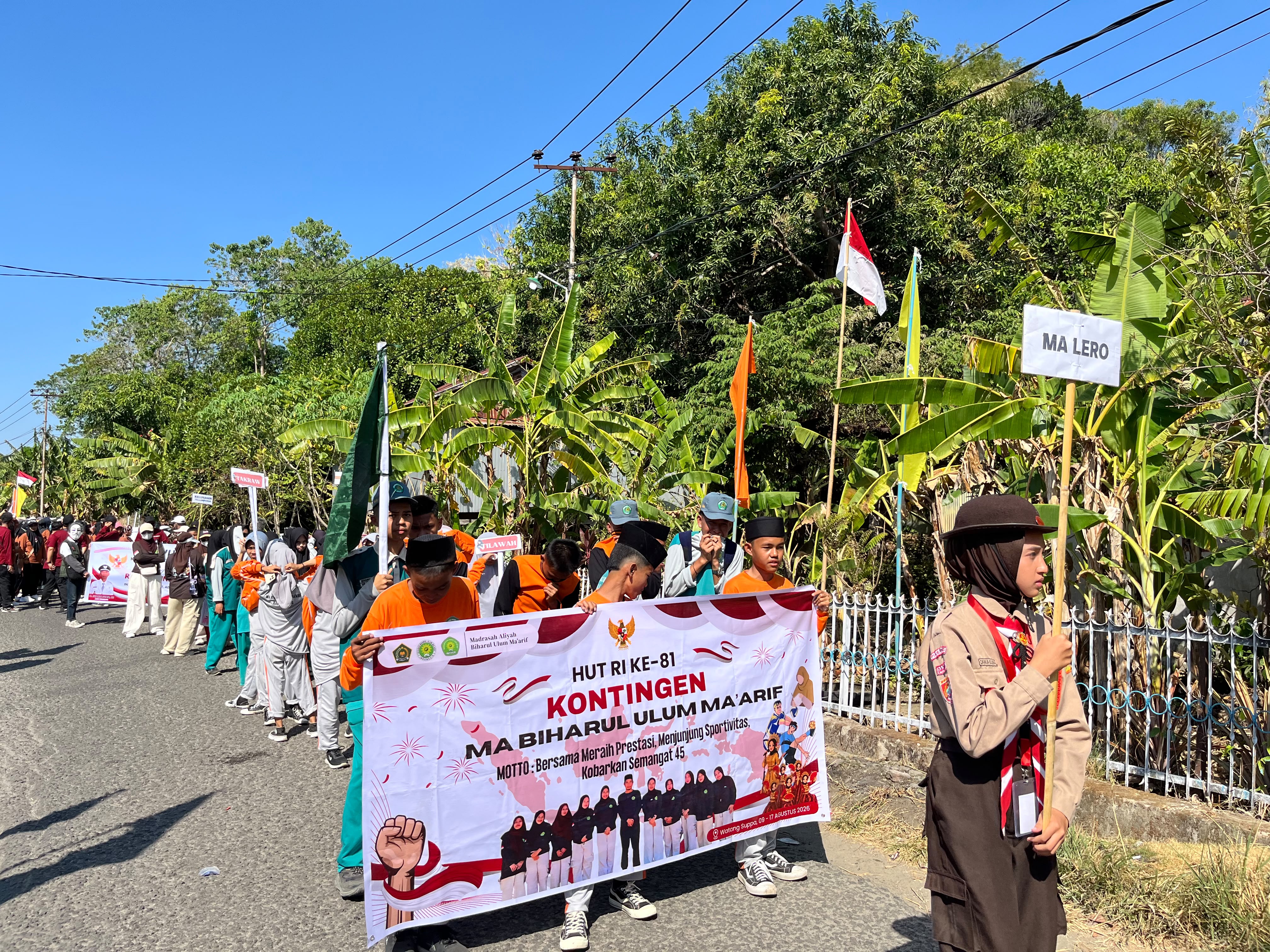 Kontingen MA Biharul Ulum Ma’arif Kobarkan Semangat HUT RI ke-81 di Suppa