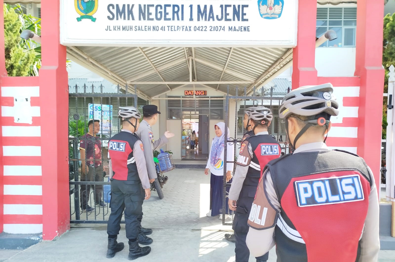 Patroli Bersepeda Polres Majene, Sambangi Sekolah dan Lomba Menyambut Hari Kemerdekaan