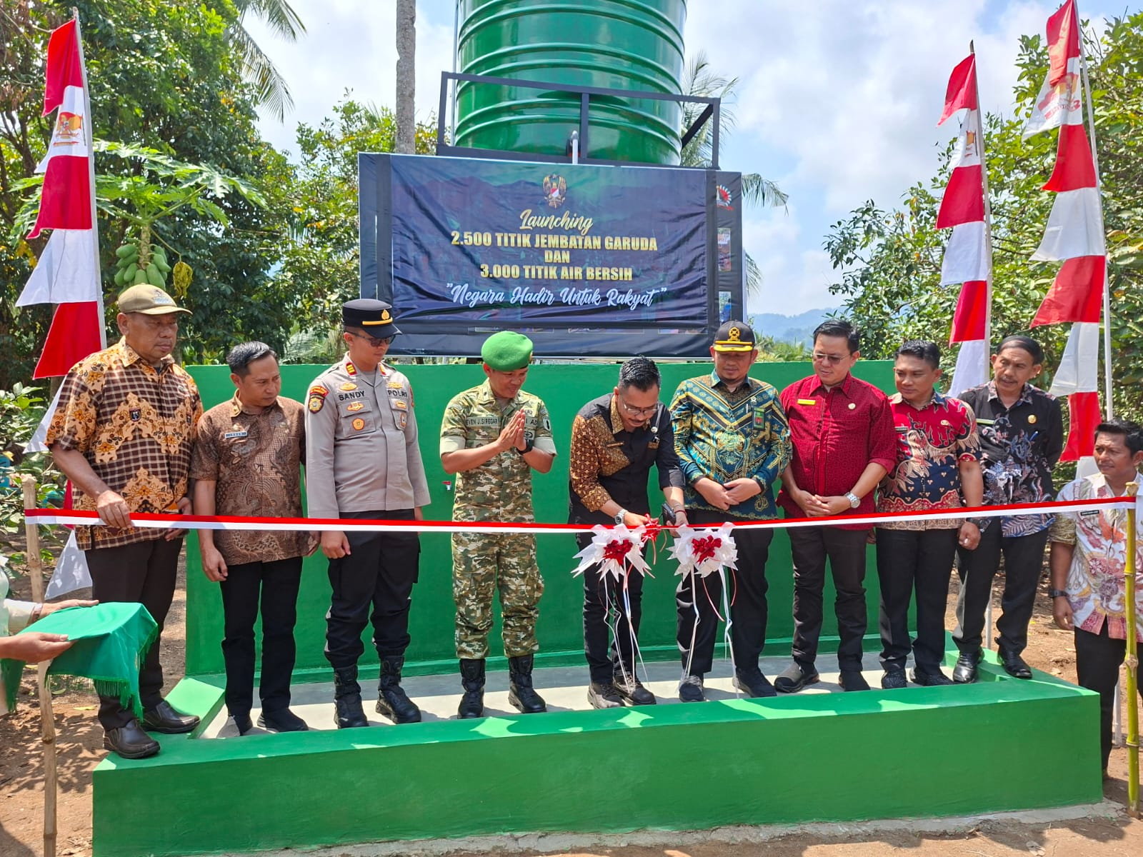 Kapolsek Wonomulyo Hadiri Launching Peresmian 3.095 Titik Jembatan Garuda dan 3.000 Titik Air Bersih