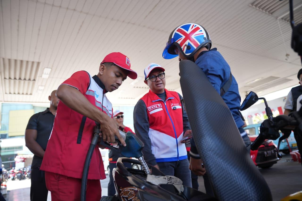 Pertamina Patra Niaga Regional Sulawesi Semarakkan HUT ke-81 RI melalui Fun Riding dan Bakti Sosial