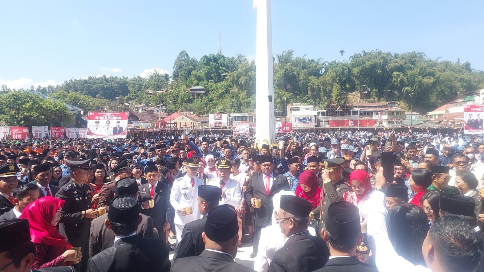 Rekor MURI Minum Kopi Gunakan Suke di Mamasa, Disbun Sulbar Beri Apresiasi