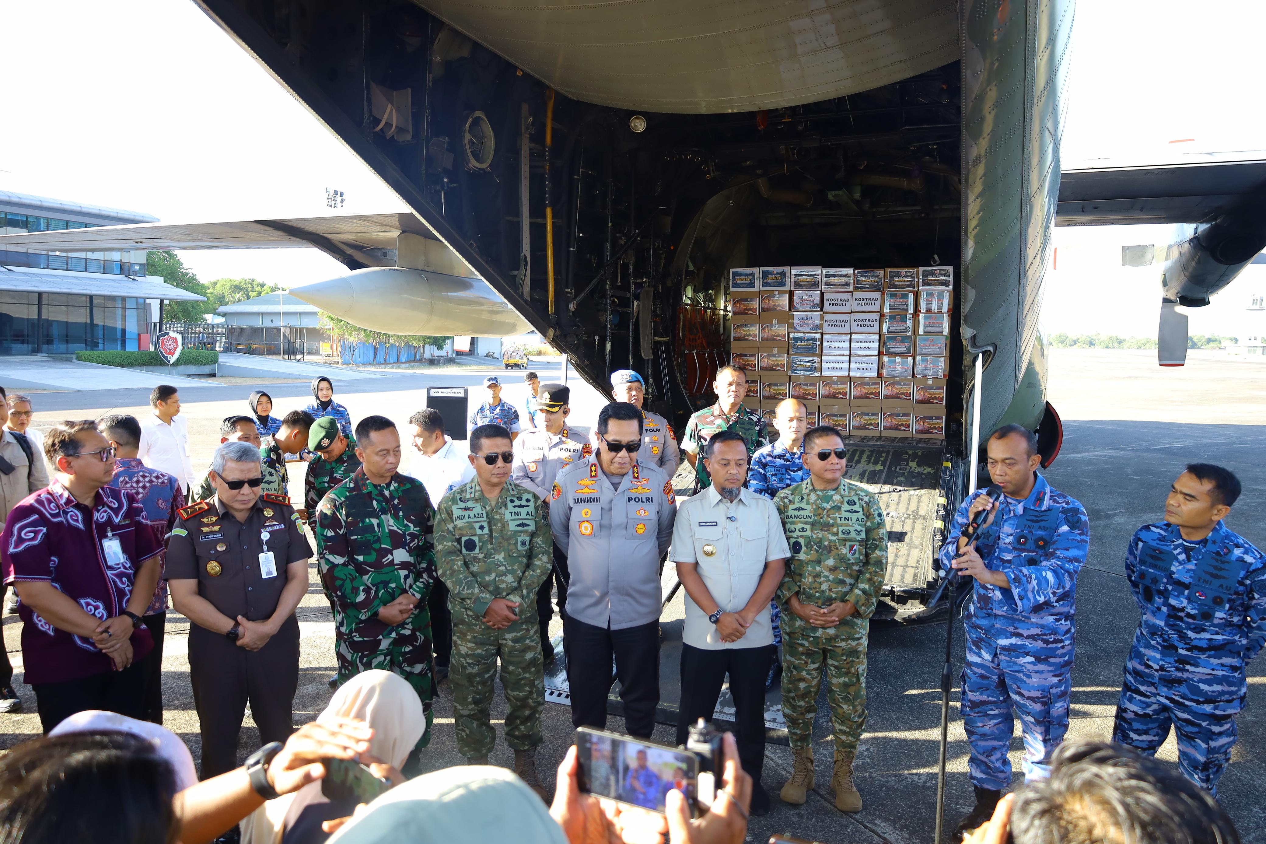 Kapolda Sulsel Hadiri Pelepasan Bantuan Kemanusiaan Forkopimda Sulsel untuk Korban Gempa NTT