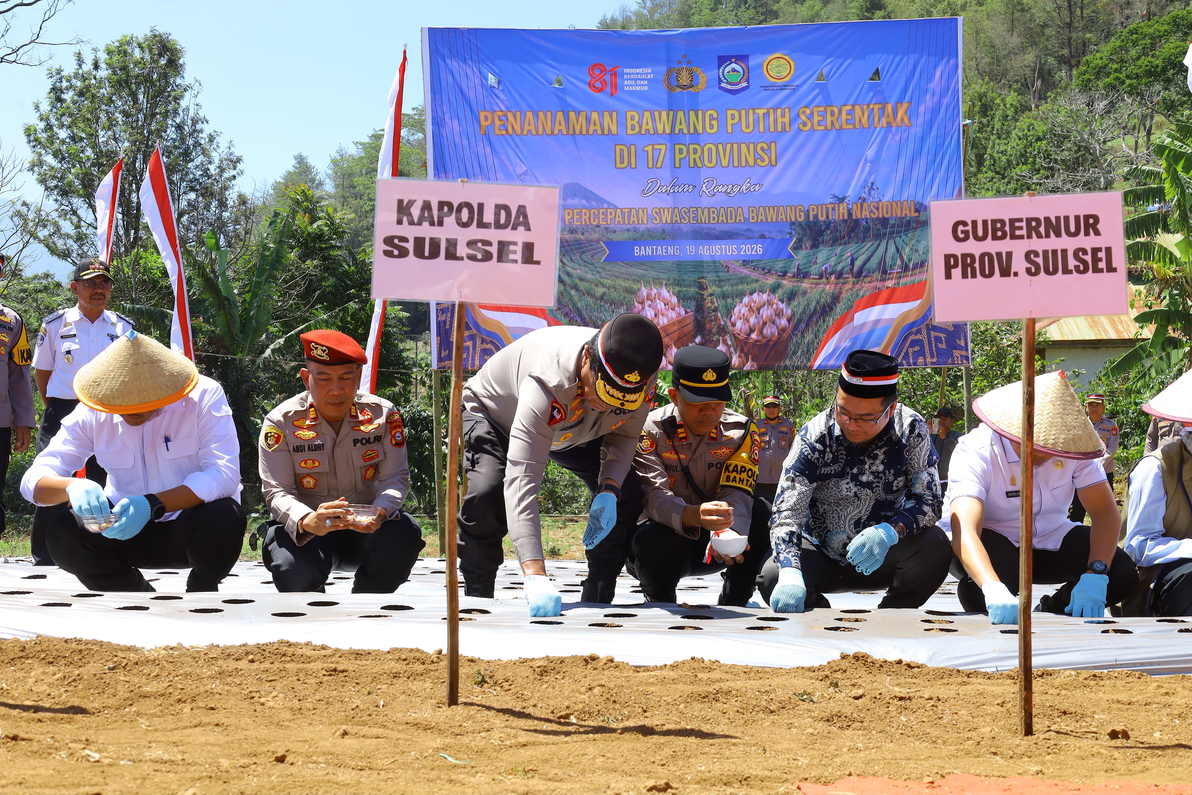 Kapolda Sulsel Hadiri Penanaman Serentak Bawang Putih dan Ground Breaking Gudang Ketahanan Pangan Polri, Dukung Percepatan Swasembada Nasional