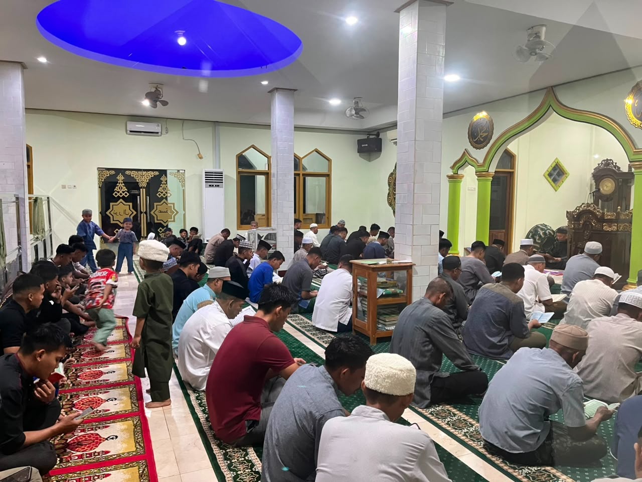 Brimob dan Masyarakat Parepare Gelar Yasinan Bersama di Masjid Nurul Askar