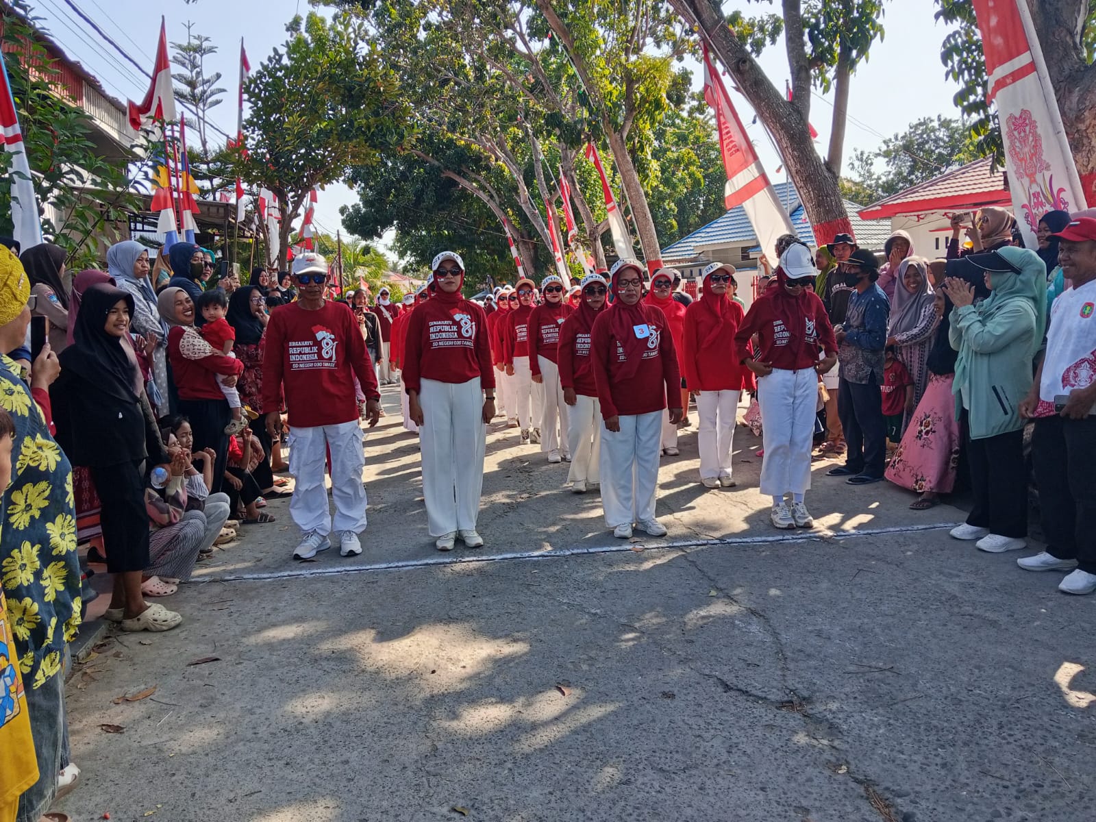 17 Tim Meriahkan Gerak Jalan HUT RI di Kelurahan Pappang