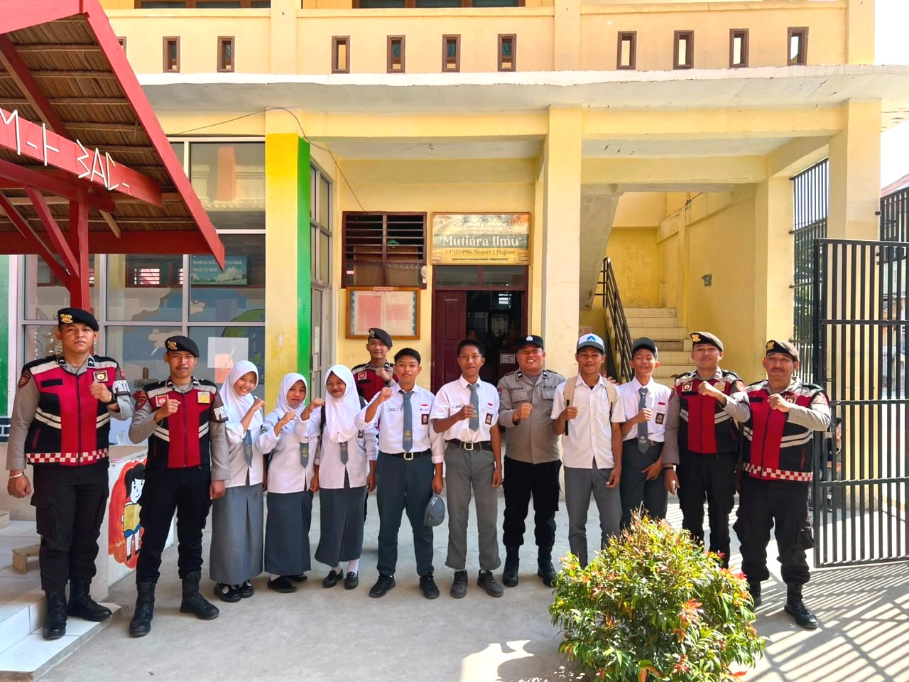 Cegah Bullying dan Narkoba, Polres Majene Gelar Patroli Bersepeda ke Sekolah