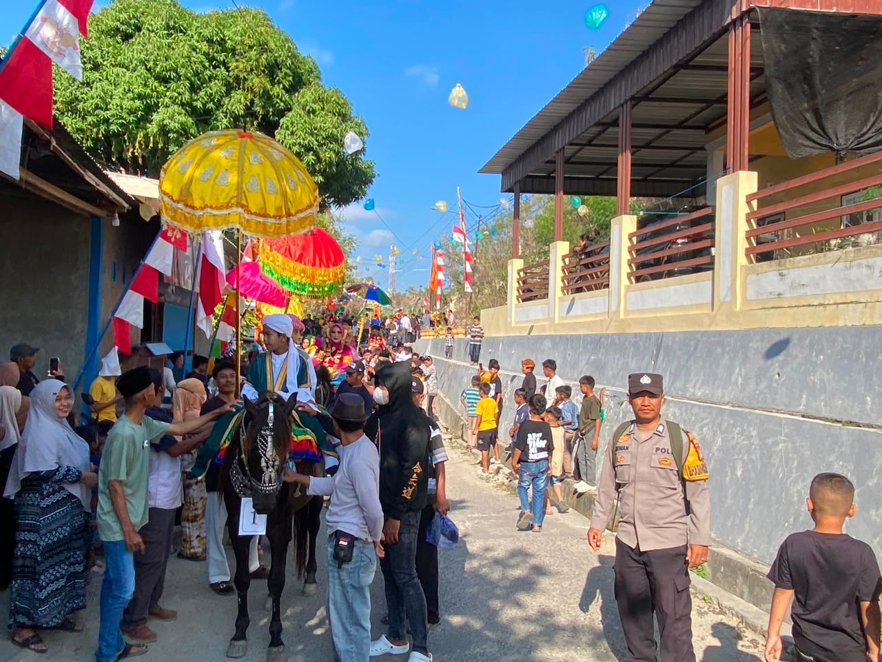 Polsek Banggae Kawal Tradisi Messawe Totamma’, Peringatan Maulid Nabi Muhammad SAW di Salabose 