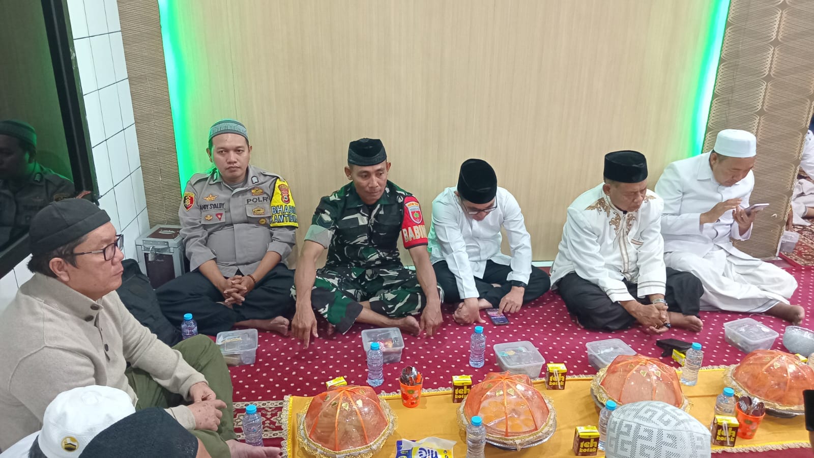 Bhabinkamtibmas Polsek Ujung Hadir di Tengah Peringatan Maulid Nabi Muhammad SAW, Beri Rasa Aman