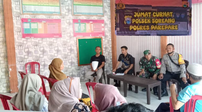 Polsek Soreang Parepare Gelar Jumat Curhat, Warga Lakessi Soroti Remaja Nongkrong hingga Lem dan Miras