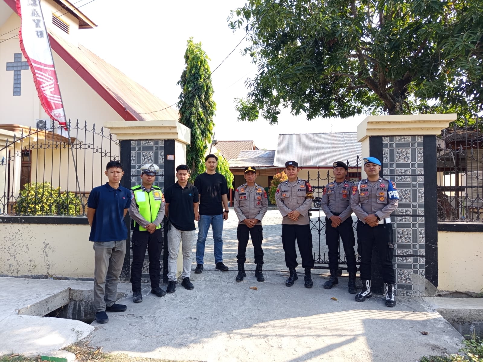 Pastikan Ibadah Berlangsung Aman, Polres Majene Turunkan Personel ke Sejumlah Gereja