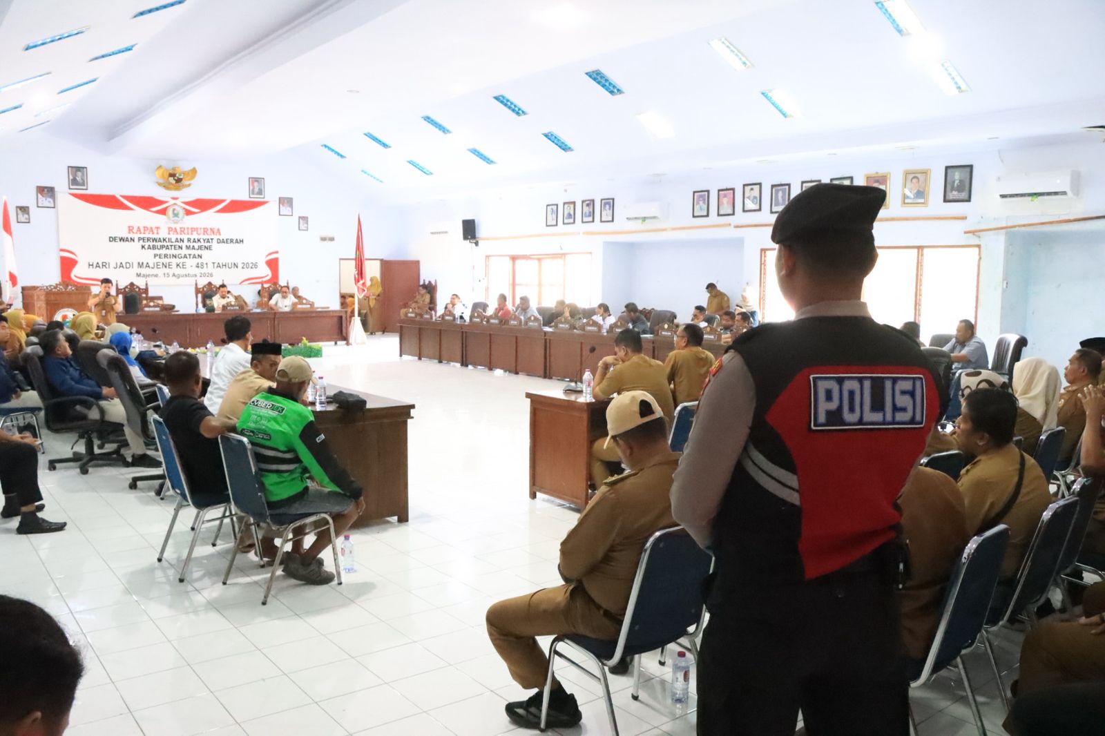 Polres Majene Kerahkan Puluhan Personel Kawal Penyampaian Aspirasi LP-HAM Sulbar di Kantor DPRD Majene