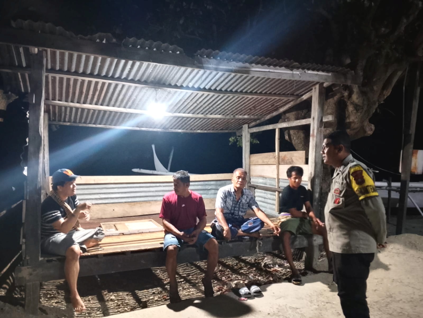 Waspada Api di Musim Kemarau, Bhabinkamtibmas Pamboang Ingatkan Warga Waspadai Kebakaran Lahan