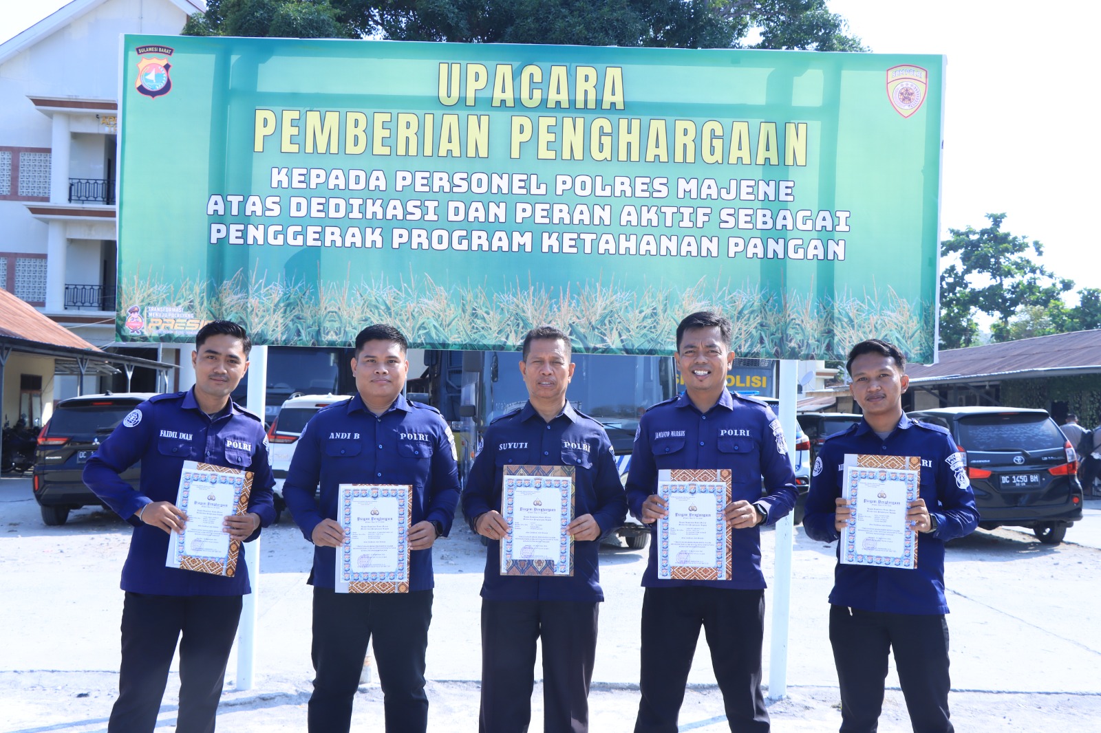 Personel Humas Polres Majene Raih Penghargaan dari Kapolres atas Dedikasi Mengelola Media Program Ketahanan Pangan