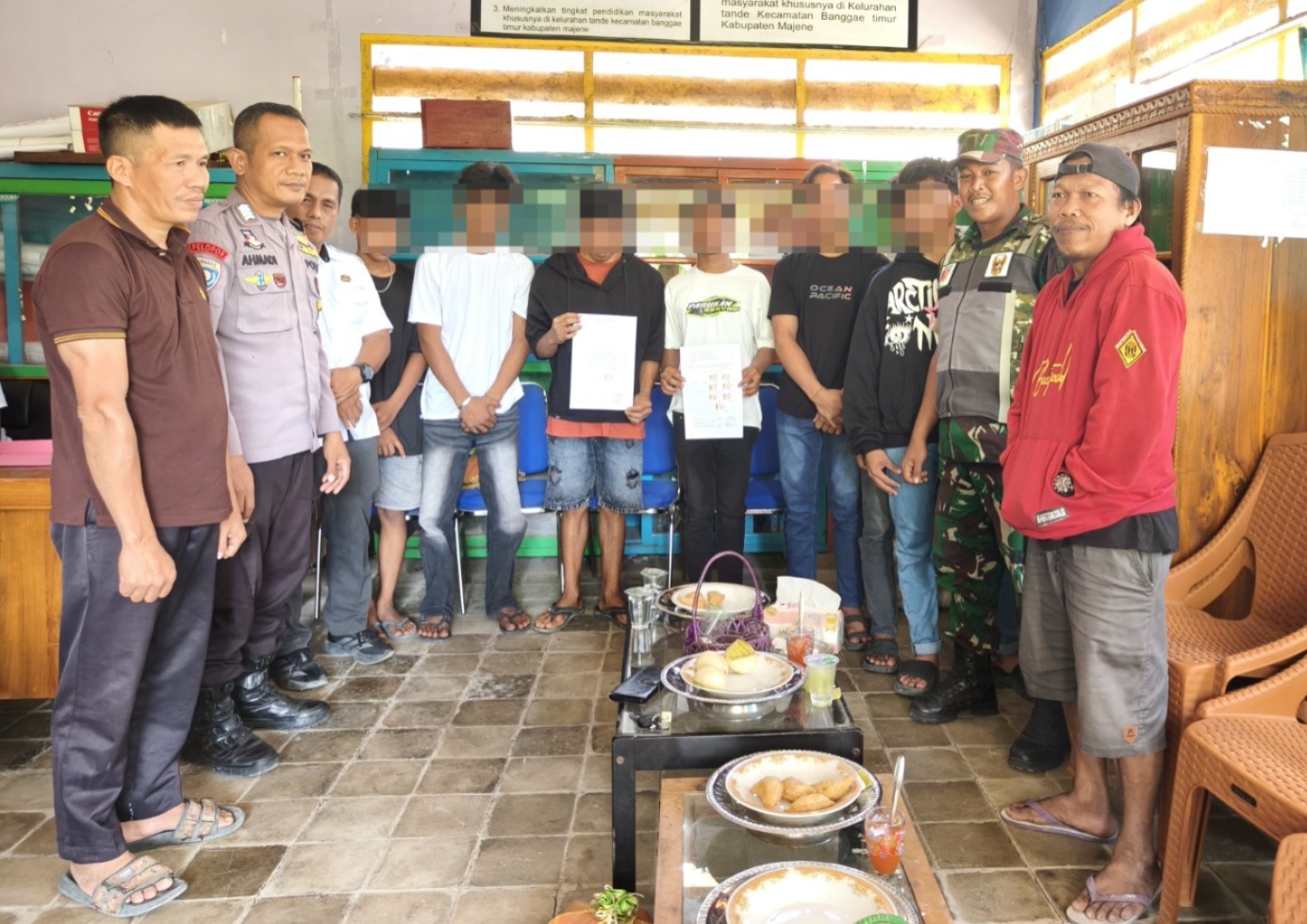 Bhabinkamtibmas Polsek Banggae Berhasil Selesaikan Dugaan Pencurian Kelapa Lewat Problem Solving