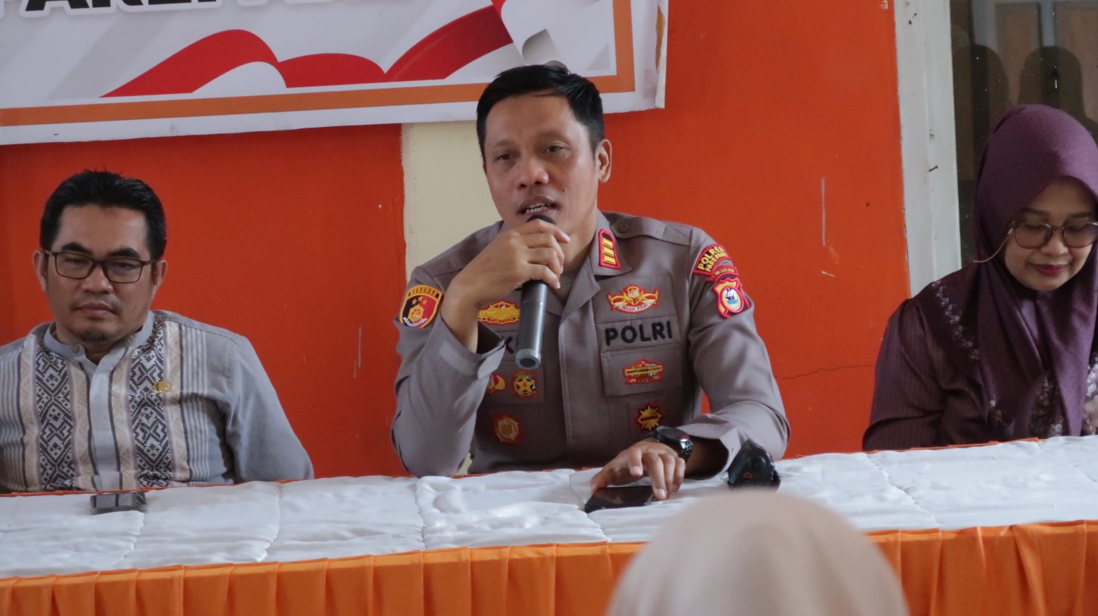Jumat Curhat di Labukkang, Kapolsek Ujung Ingatkan Warga Waspadai Bahaya Kebakaran