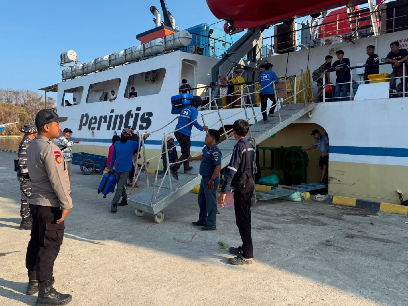 Satpolair Polres Majene Perketat Pengawasan, 186 Penumpang KM Sabuk Nusantara 93 Bertolak dari Palipi