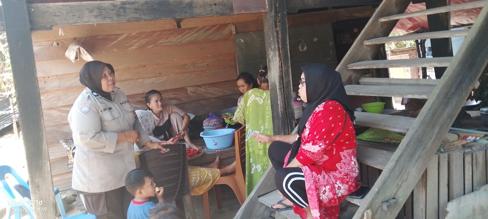 Sambangi Hajatan Warga, Bhabinkamtibmas Bukit Indah Ingatkan Gangguan Kamtibmas