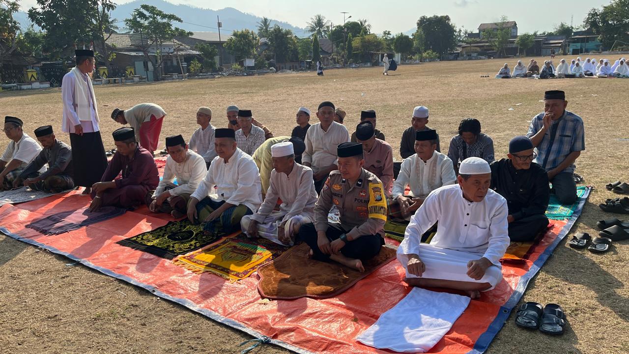 Salat Istisqa di Polewali, Bhabinkamtibmas Hadir Bersama 150 Jamaah