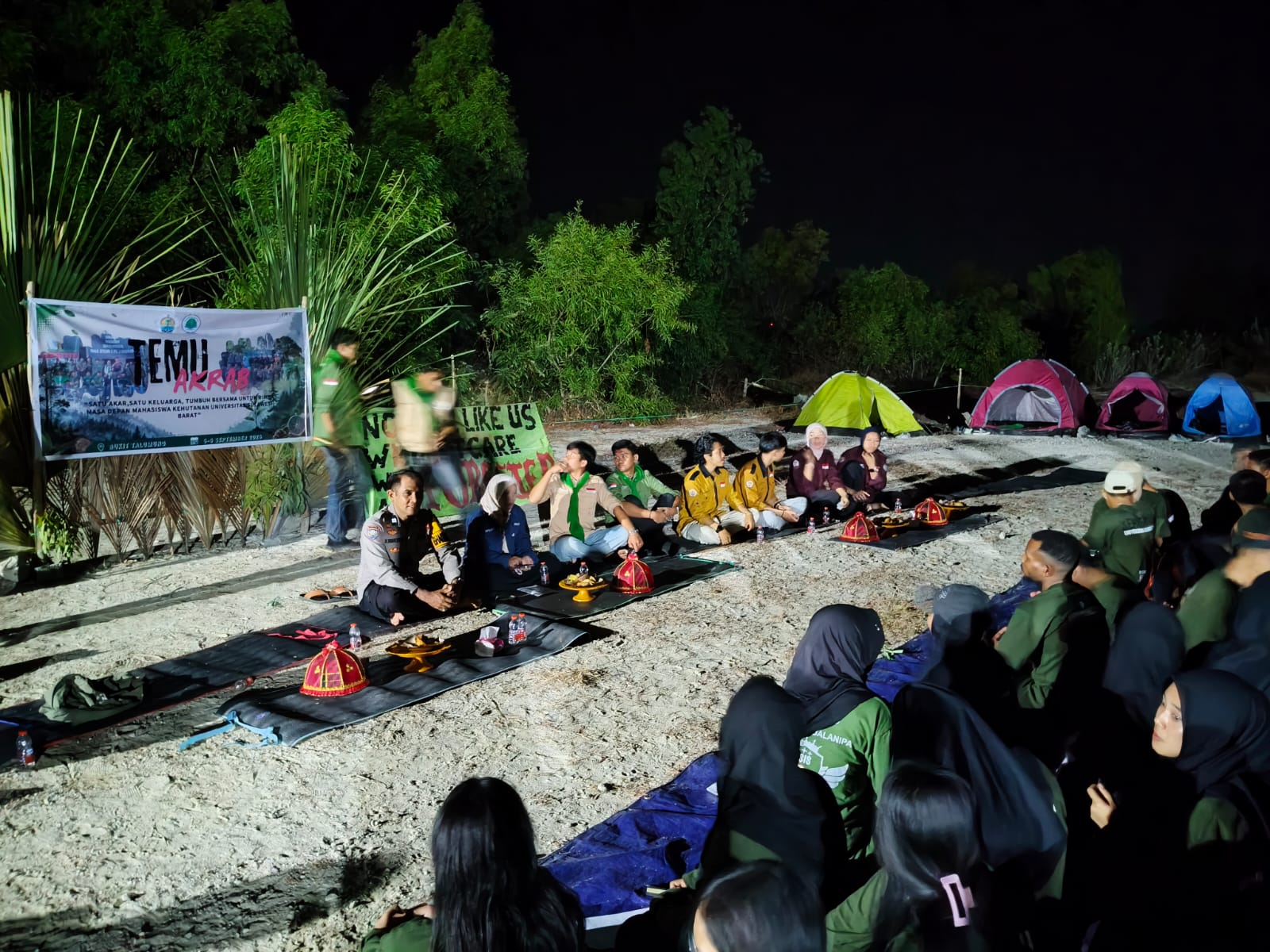 Patroli Malam, Bhabinkamtibmas Polsek Banggae Pantau Temu Akrab Mahasiswa Kehutanan Unsulbar