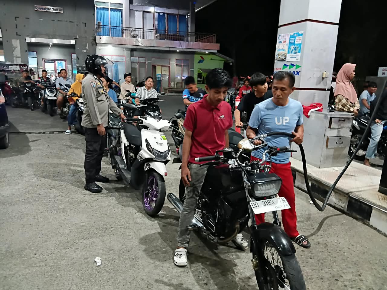 Polsek Malunda Patroli ke SPBU, Pastikan Pengisian BBM Berlangsung Aman