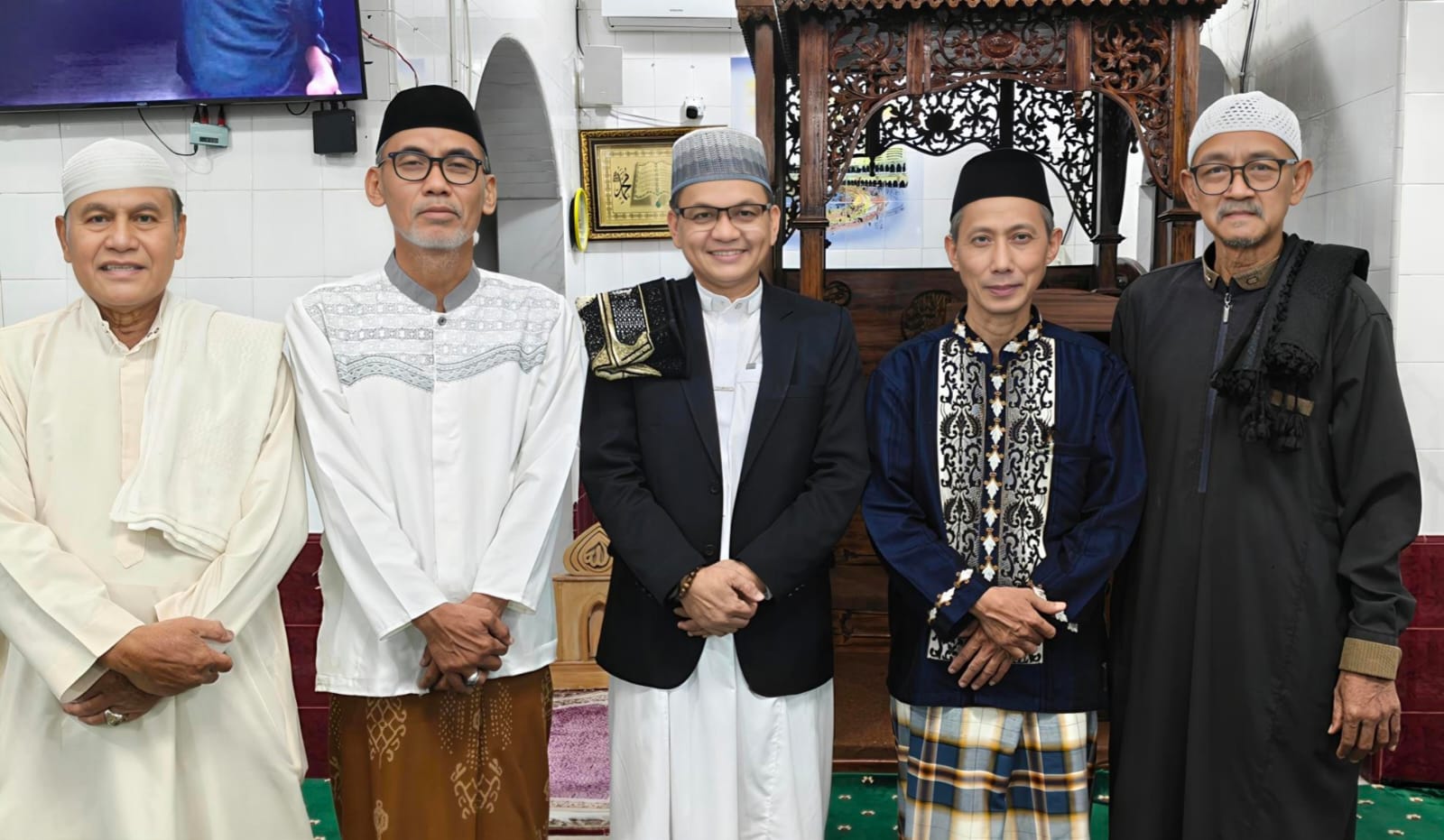 Akar Falsafah Bugis dan Nilai Transendental dalam Kepemimpinan Transformatif: (Menyemai Paddissegeng dan Pangngedereng Menuju Passengereng)