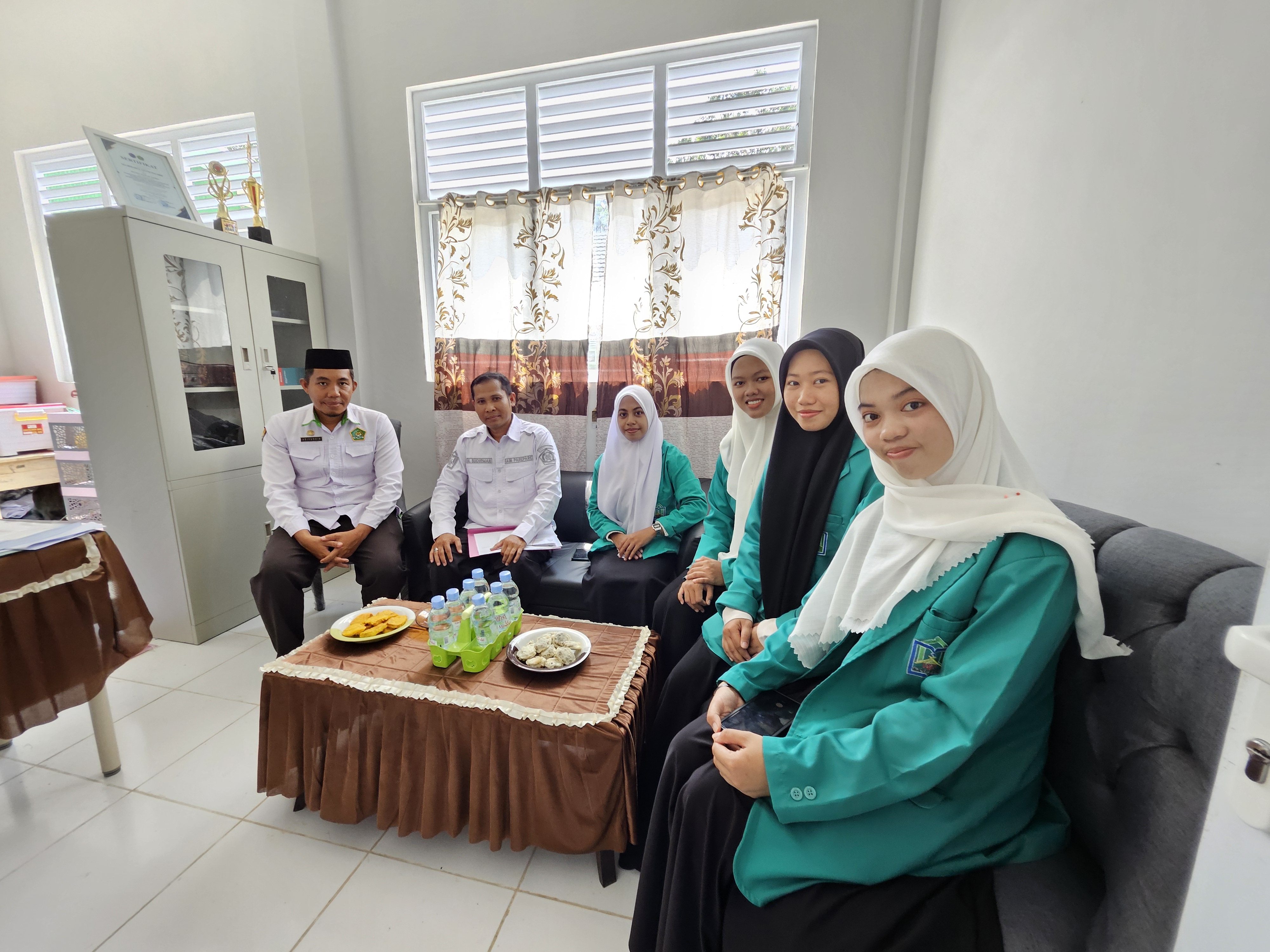 Empat Mahasiswa IAIN Parepare Mulai PPL di MA Biharul Ulum Ma’arif