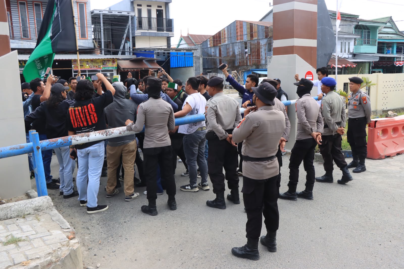 Polres Majene Kawal Aksi Damai HMI, Penyampaian Aspirasi Berlangsung Aman dan Tertib