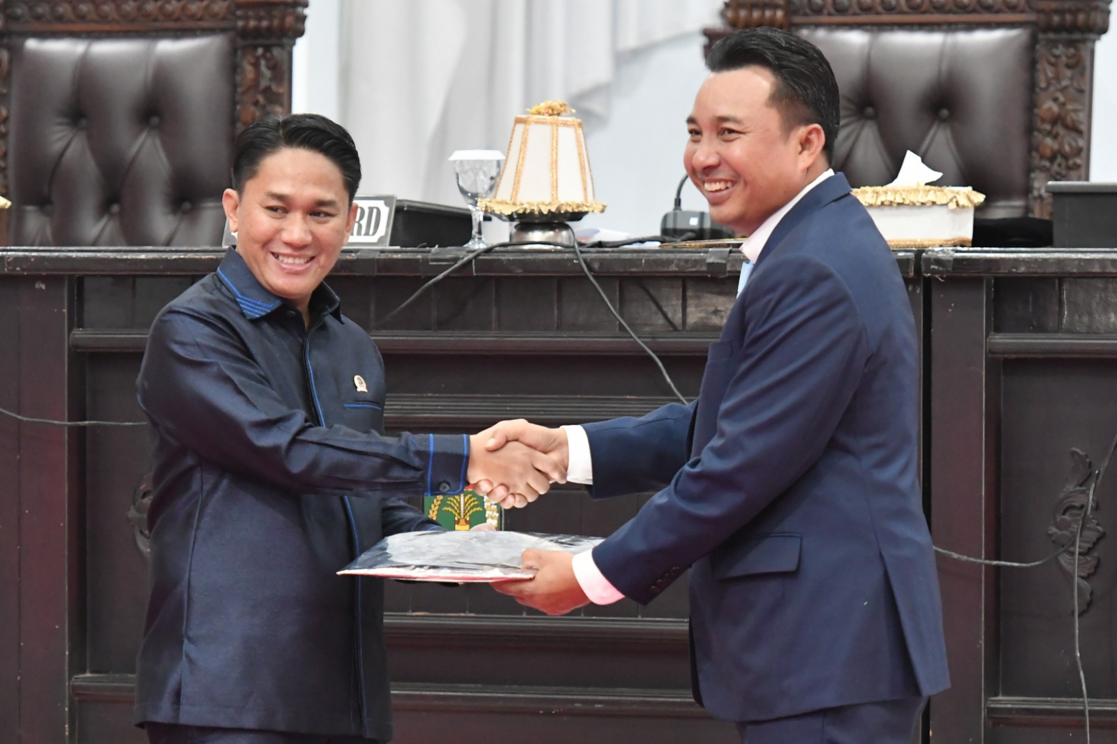 Bupati Luwu Utara Serahkan KUA dan PPAS APBD Perubahan 2026 kepada DPRD