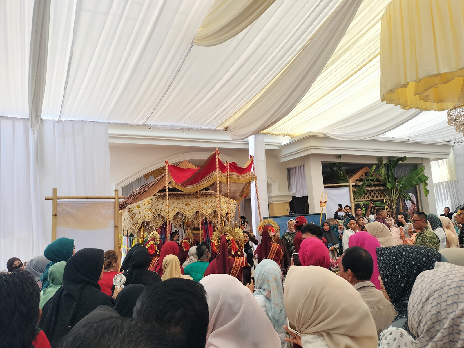 Magnet Tita Kamila: Pernikahan Meriah Putri Pariwisata Sulsel 2023 Sedot Perhatian Publik Tana Luwu