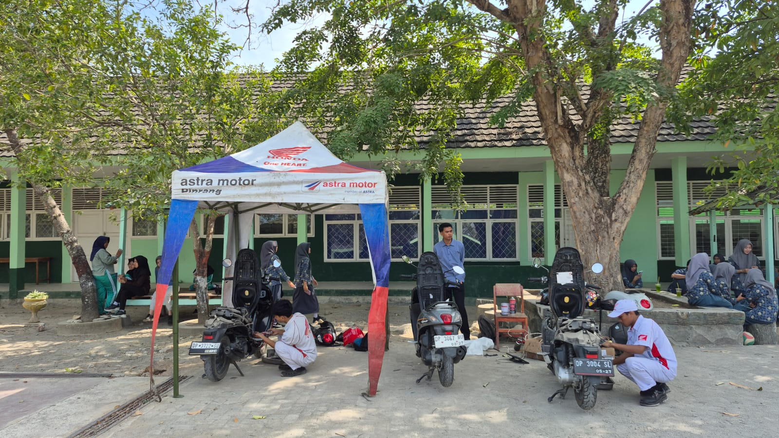 Semarak Sekolah Honda Astra; Servis dan Ganti Oli Gratis Warga MAN Pinrang