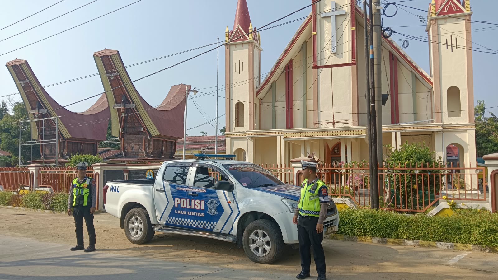 Sat Lantas Polres Polman Patroli Gereja, Pastikan Ibadah Minggu Aman dan Kondusif
