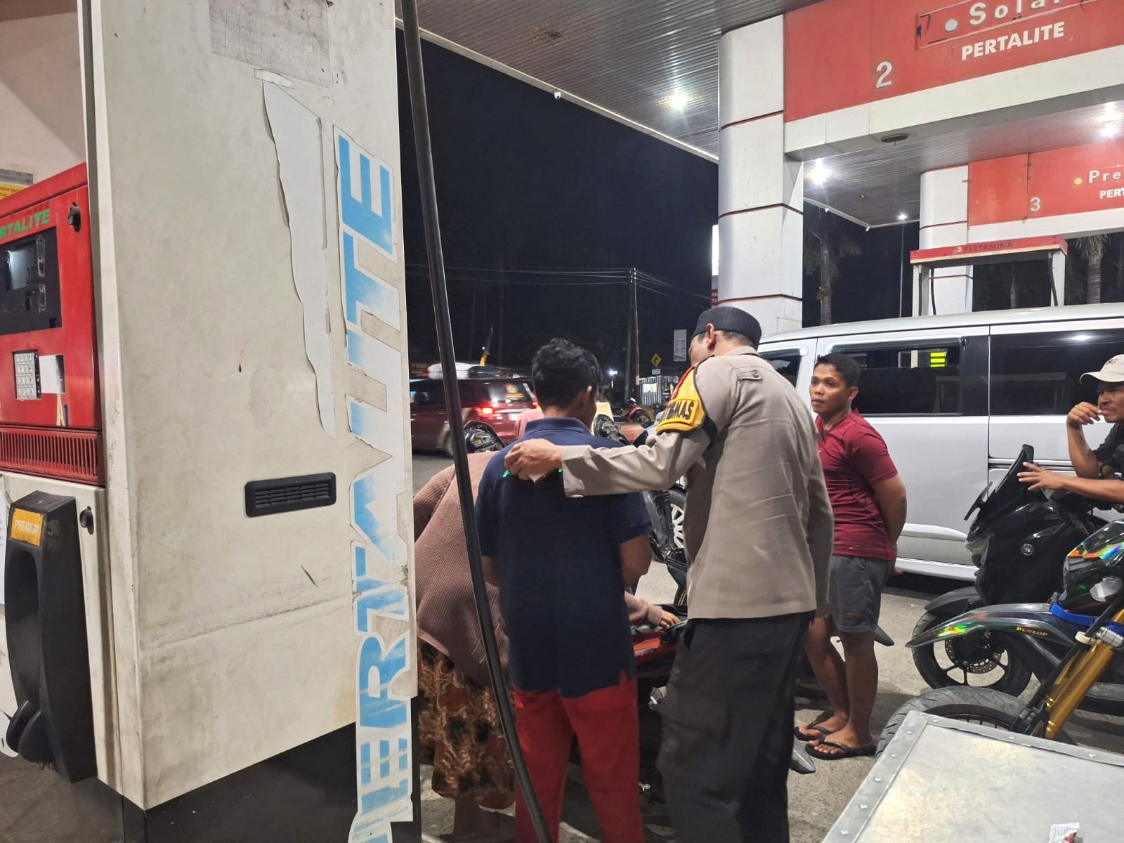 Jaga Kamtibmas di SPBU, Personel Polsek Malunda Turun Pantau Pengisian BBM