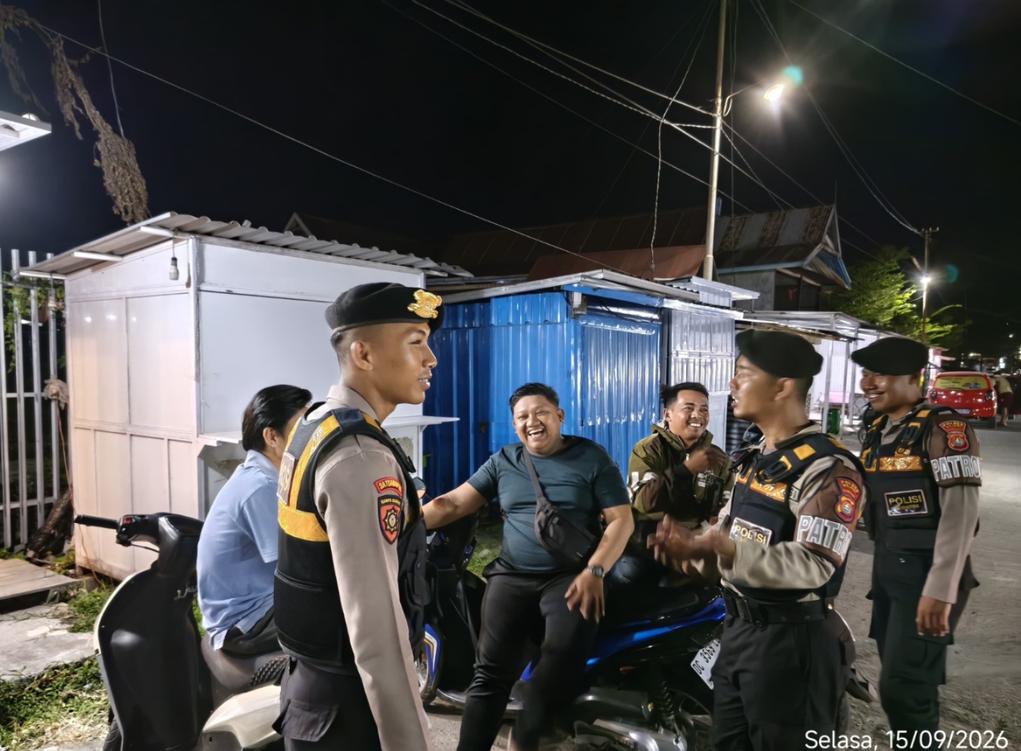 Patroli Malam Polres Majene Sasar Ruas Jalan dan Kerumunan Warga, Jaga Kamtibmas Tetap Kondusif