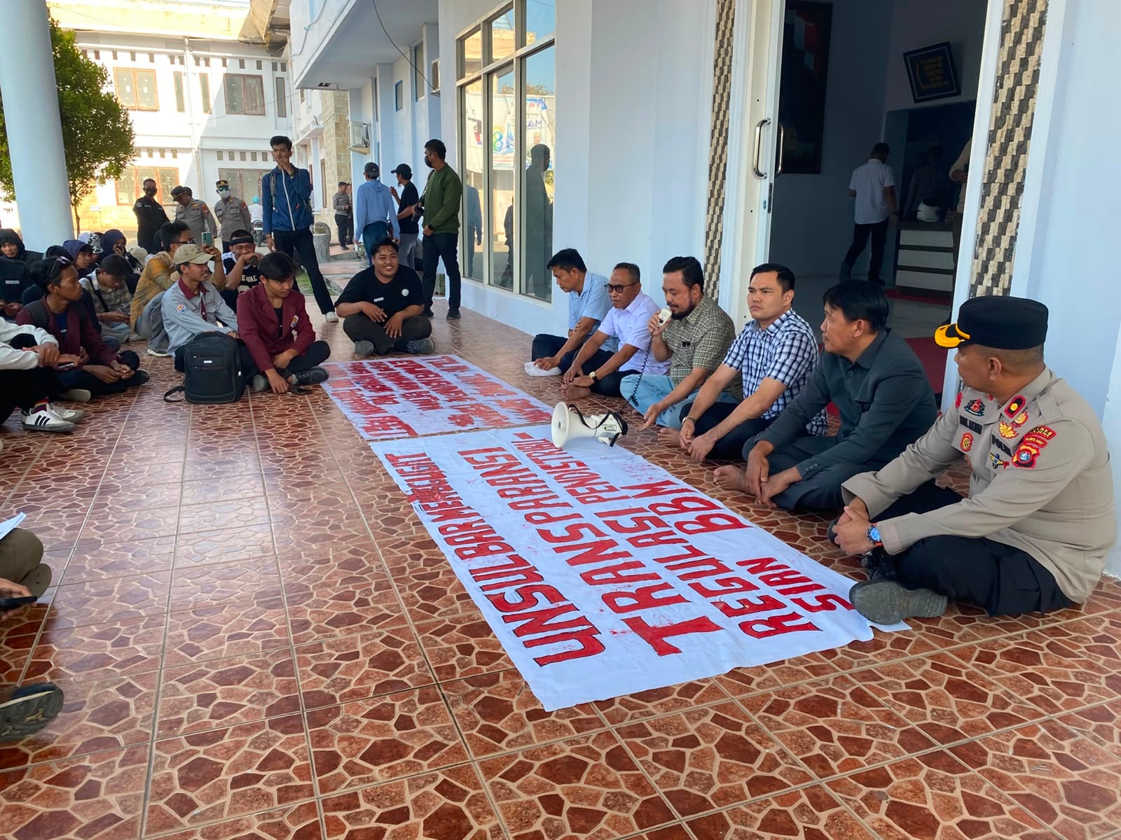 Polres Majene Amankan Aksi Damai BEM Unsulbar, Aspirasi Disampaikan Secara Kondusif