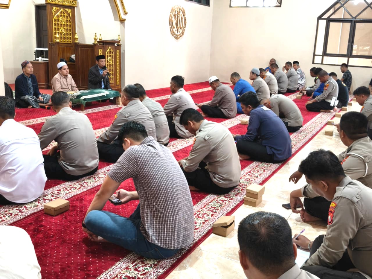 Binrohtal di Masjid Nurul Ikhlas, Polres Majene Perkuat Karakter dan Mental Personel