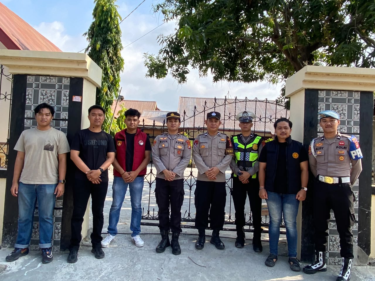 Polres Majene Perkuat Pengamanan Ibadah Minggu, Jamin Keamanan dan Kenyamanan Jemaat Kristiani