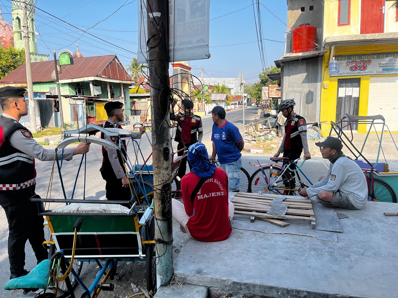 Patroli Bersepeda, Cara Polres Majene Jaga Kamtibmas Sekaligus Dekat dengan Warga