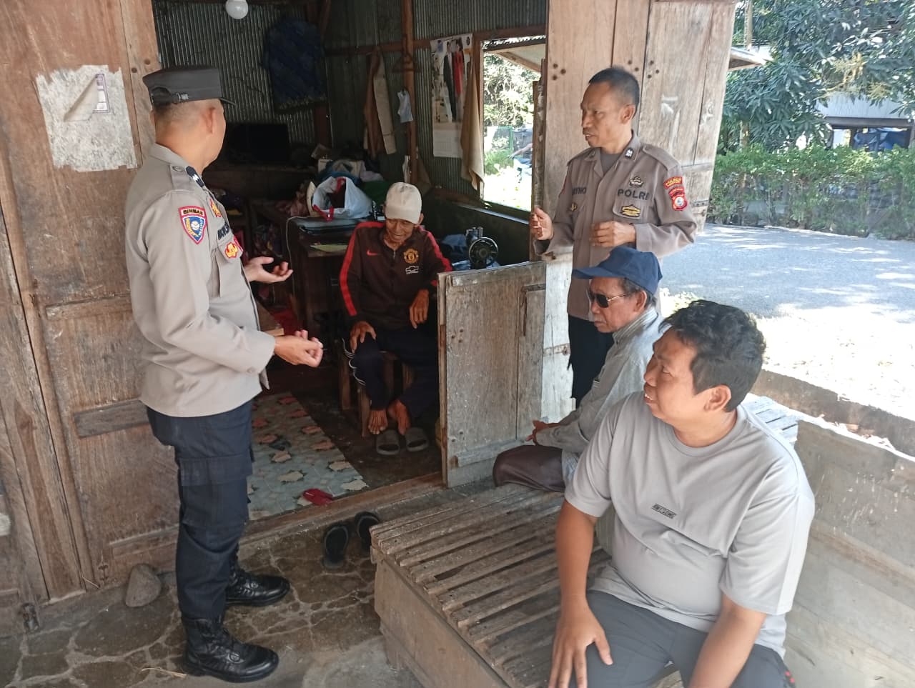 Door to Door di Bacukiki, Cara Polres Parepare Cegah Kebakaran Pemukiman di Musim Kemarau