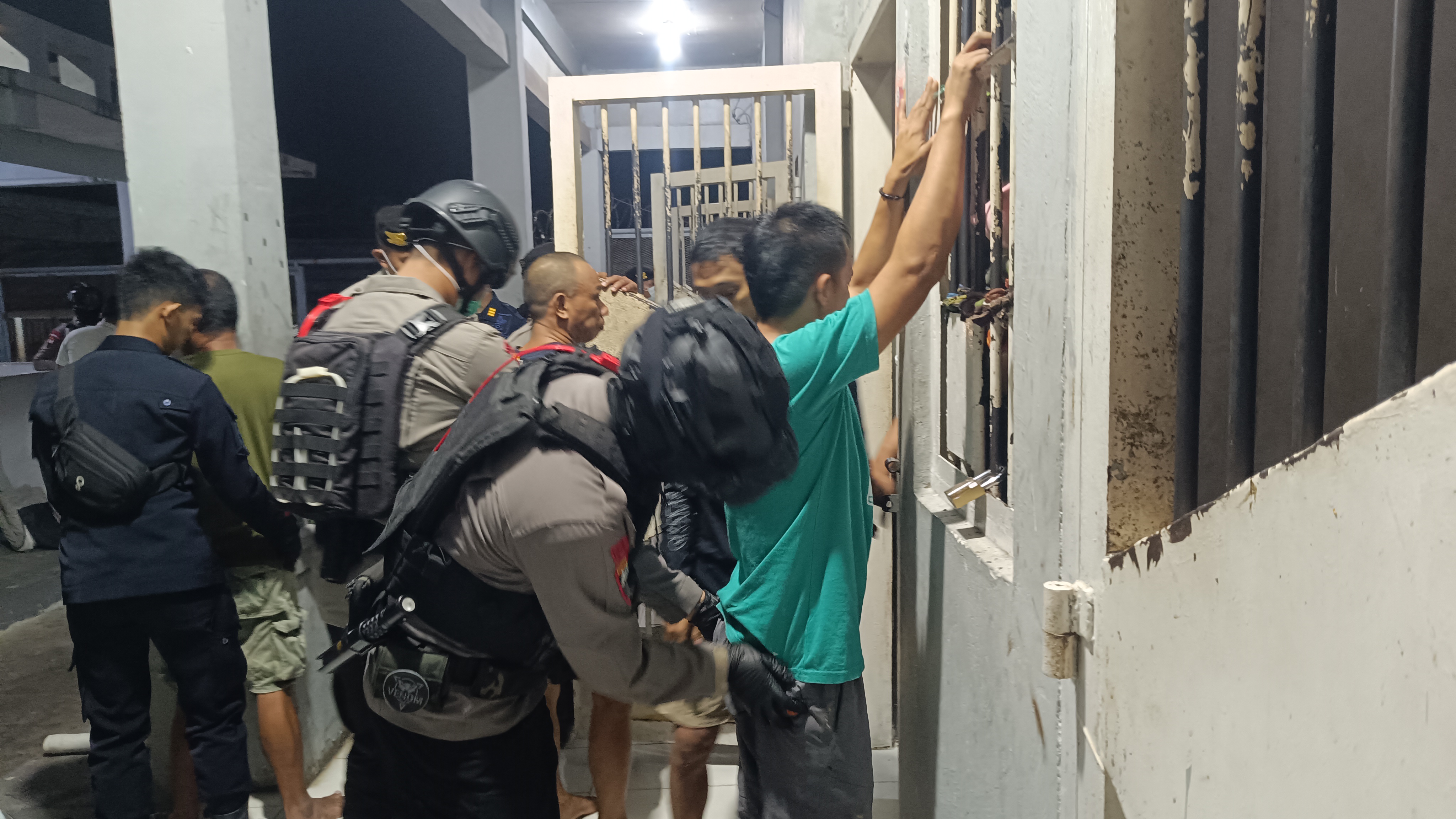 Brimob Batalyon B Pelopor Ikut Amankan Razia Gabungan di Lapas Parepare