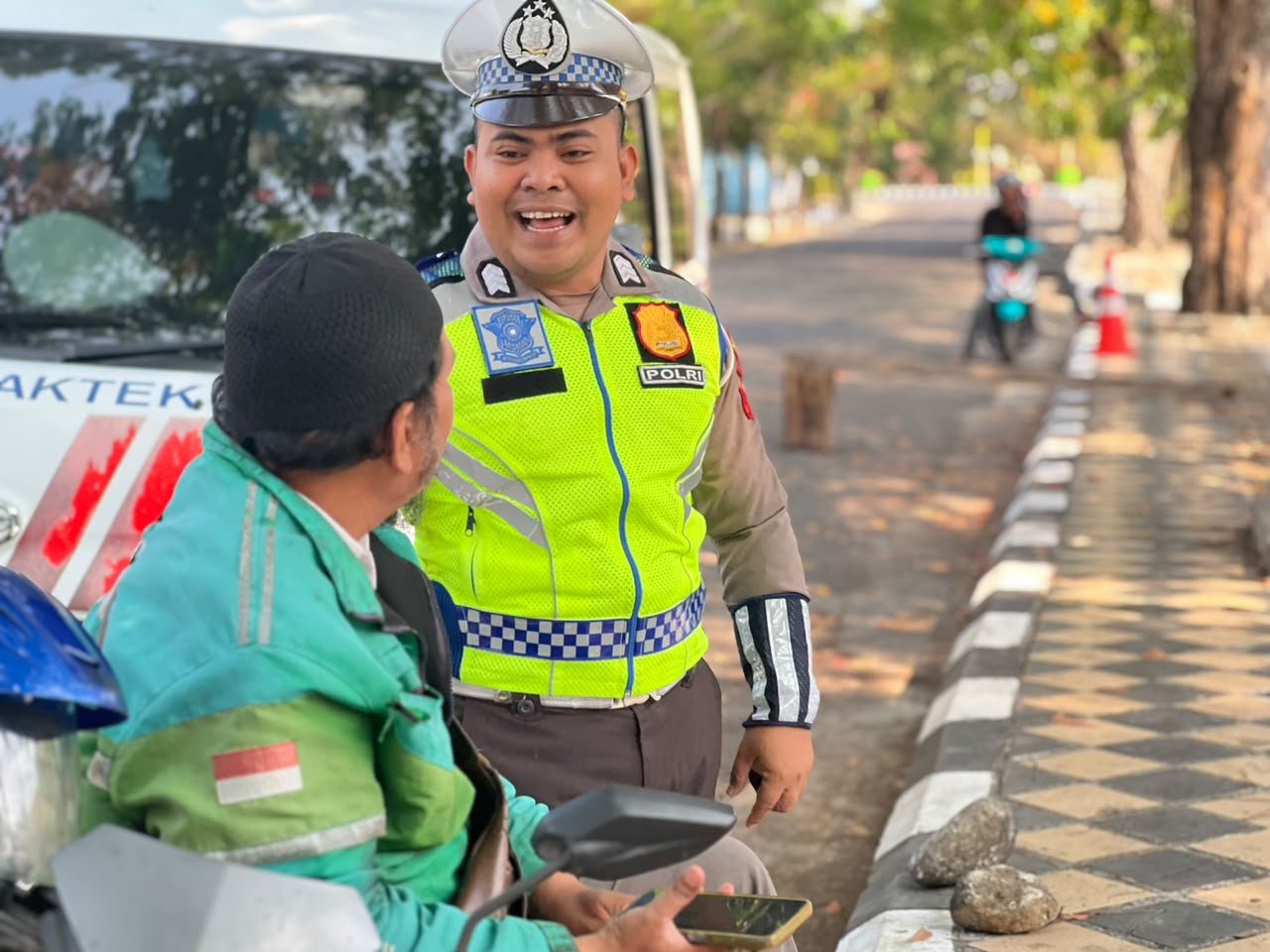 Polantas Karib Parepare Sapa Ojol dan Sopir Truk, Edukasi Keselamatan