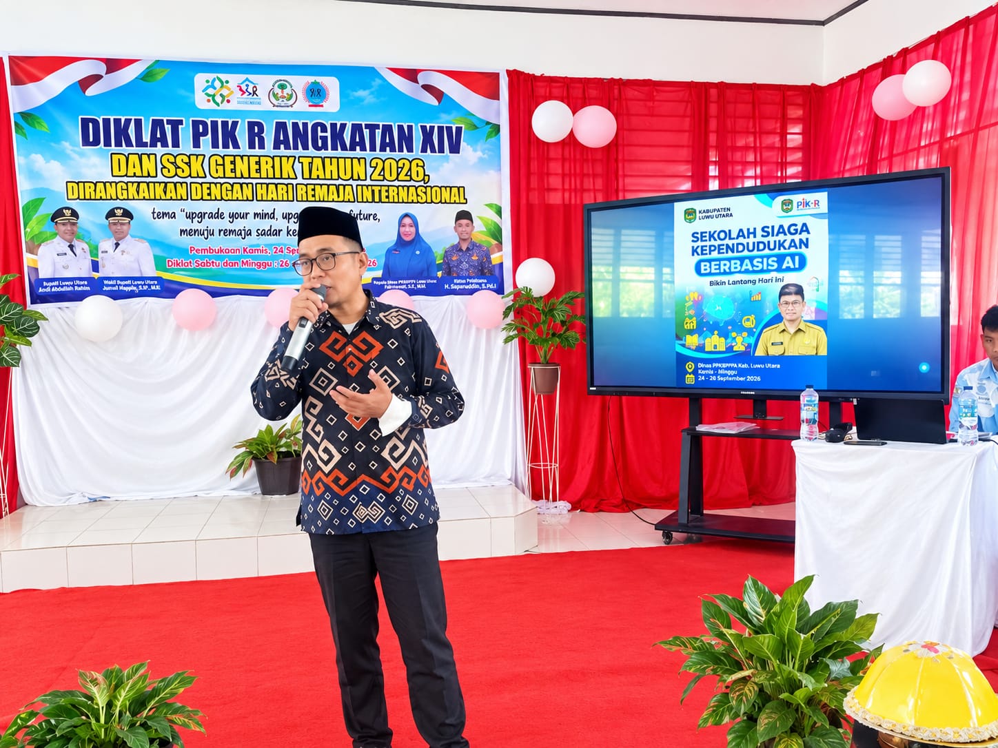 Lukman Hamarong Bekali PIK-R SMAN 4 Luwu Utara dengan Literasi SSK Berbasis AI