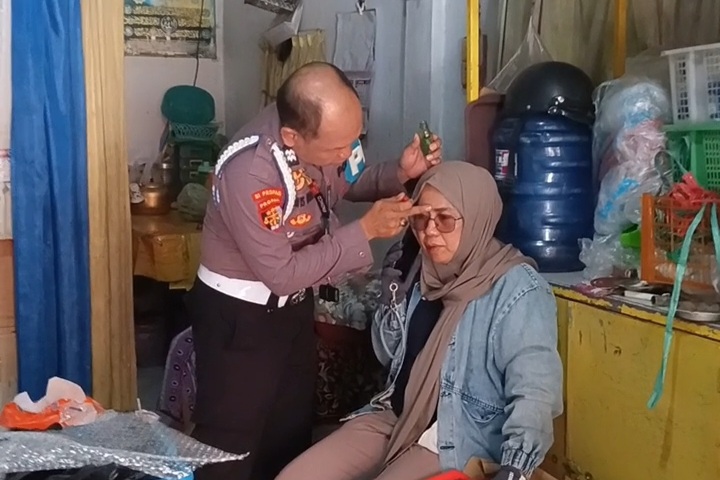 Lelah dan Mengantuk, Karyawati SPPG Kecelakaan di Depan Mapolres