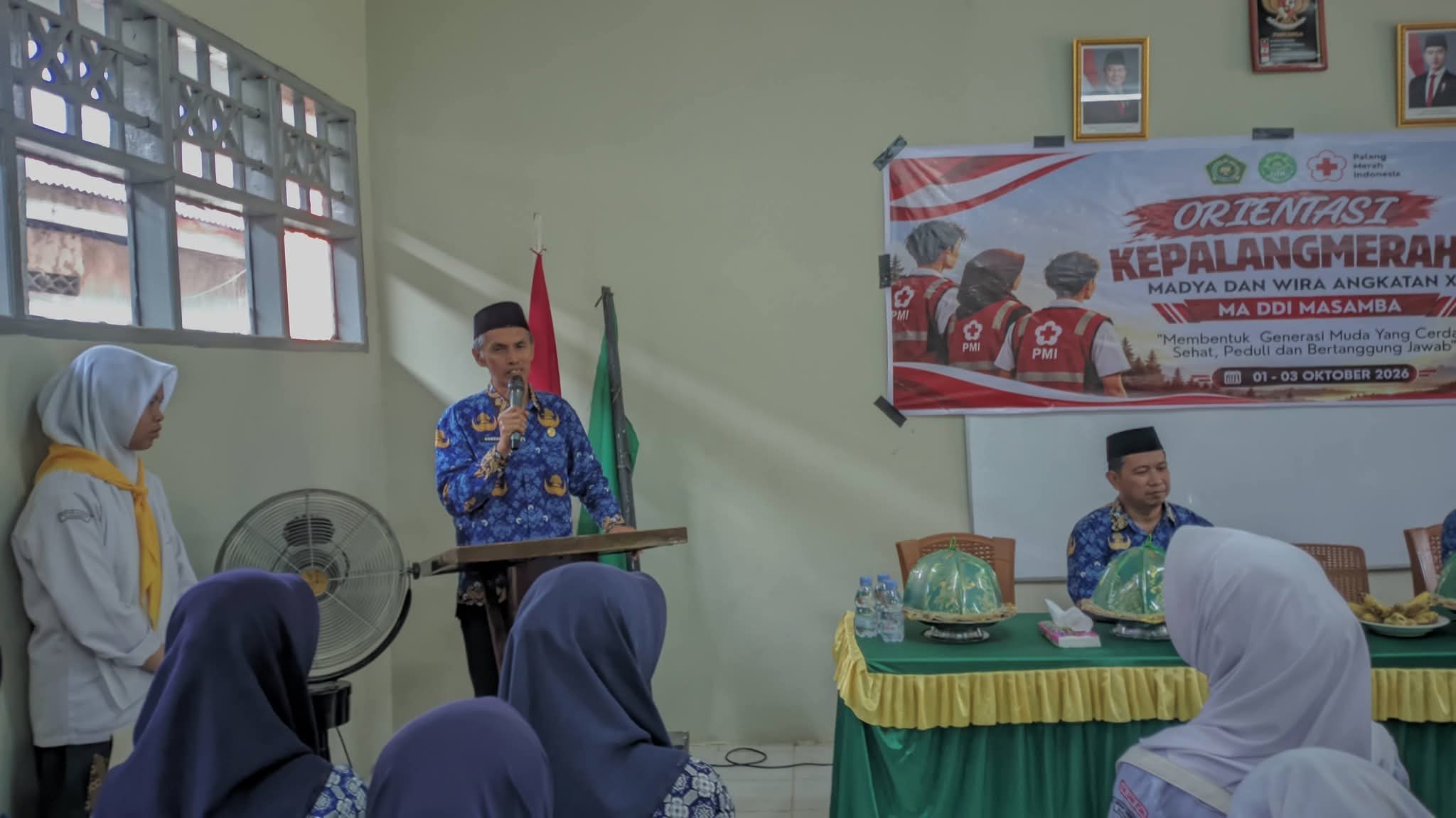 Pengawas Madrasah Kab. Luwu Utara Memberikan Sambutan, Orientasi Kepalangmerahan Madya dan Wira Angkatan XVI DDI Masamba