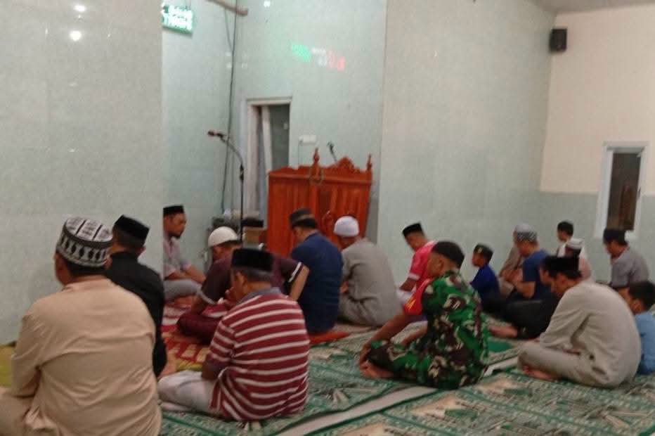 Dari Masjid, Babinsa Jeneponto Bangun Kebersamaan Bersama Warga