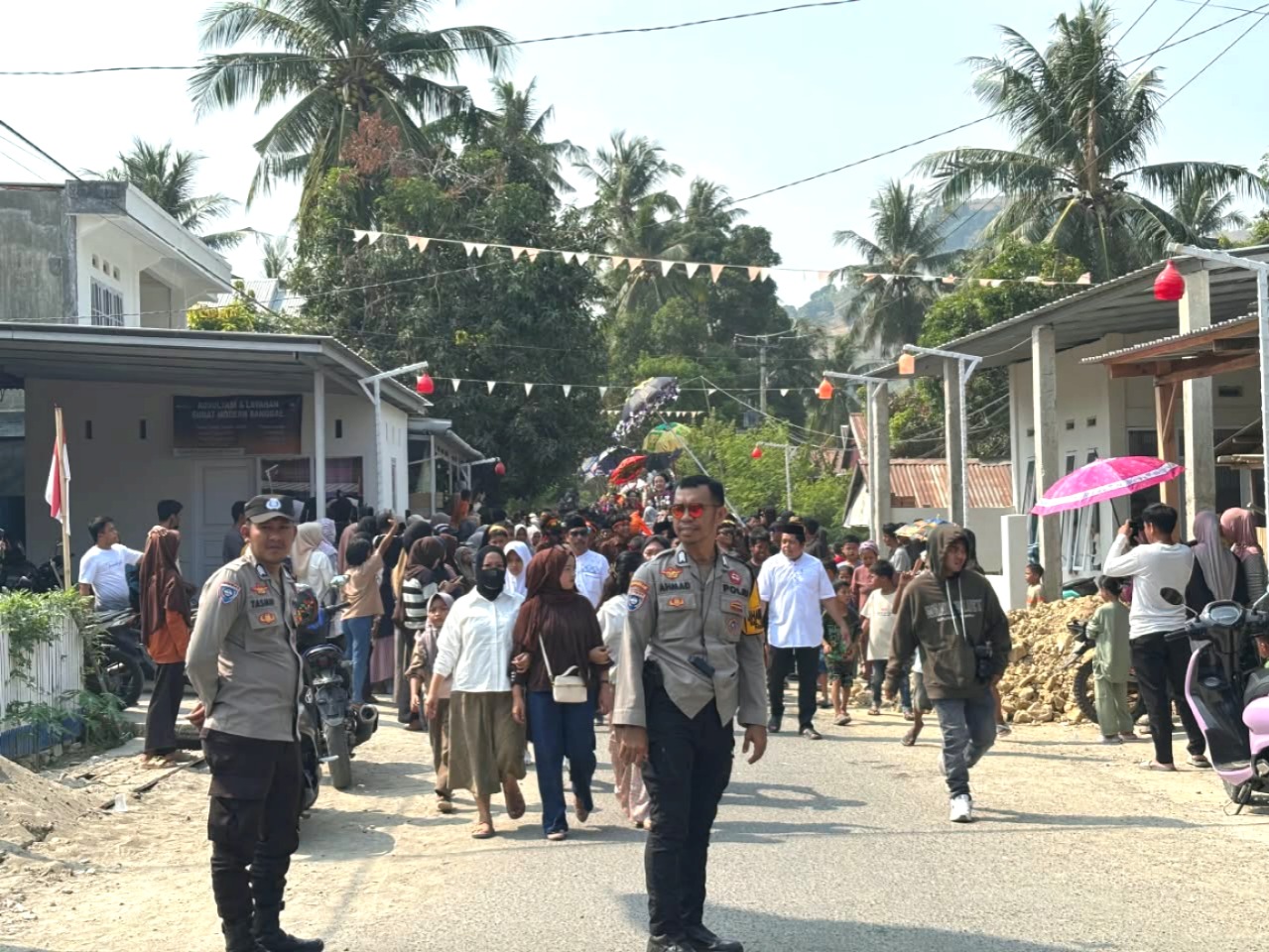 Polsek Banggae Amankan Arak-arakan Kuda Hias Messawe Totamma’ Peringatan Maulid Nabi di Teppo