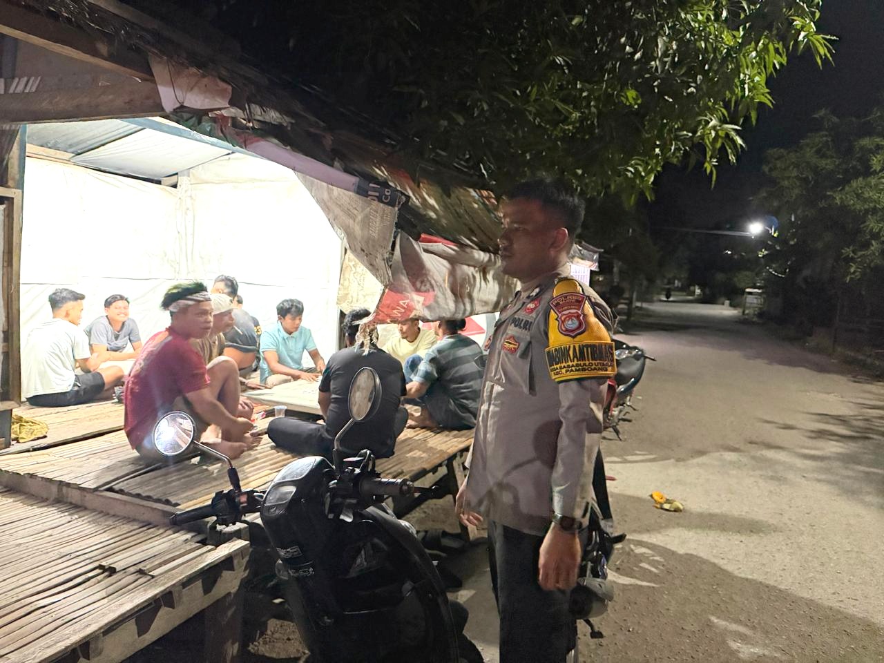 Polsek Pamboang Dorong Warga Aktifkan Poskamling, Jaga Kamtibmas di Malam Hari