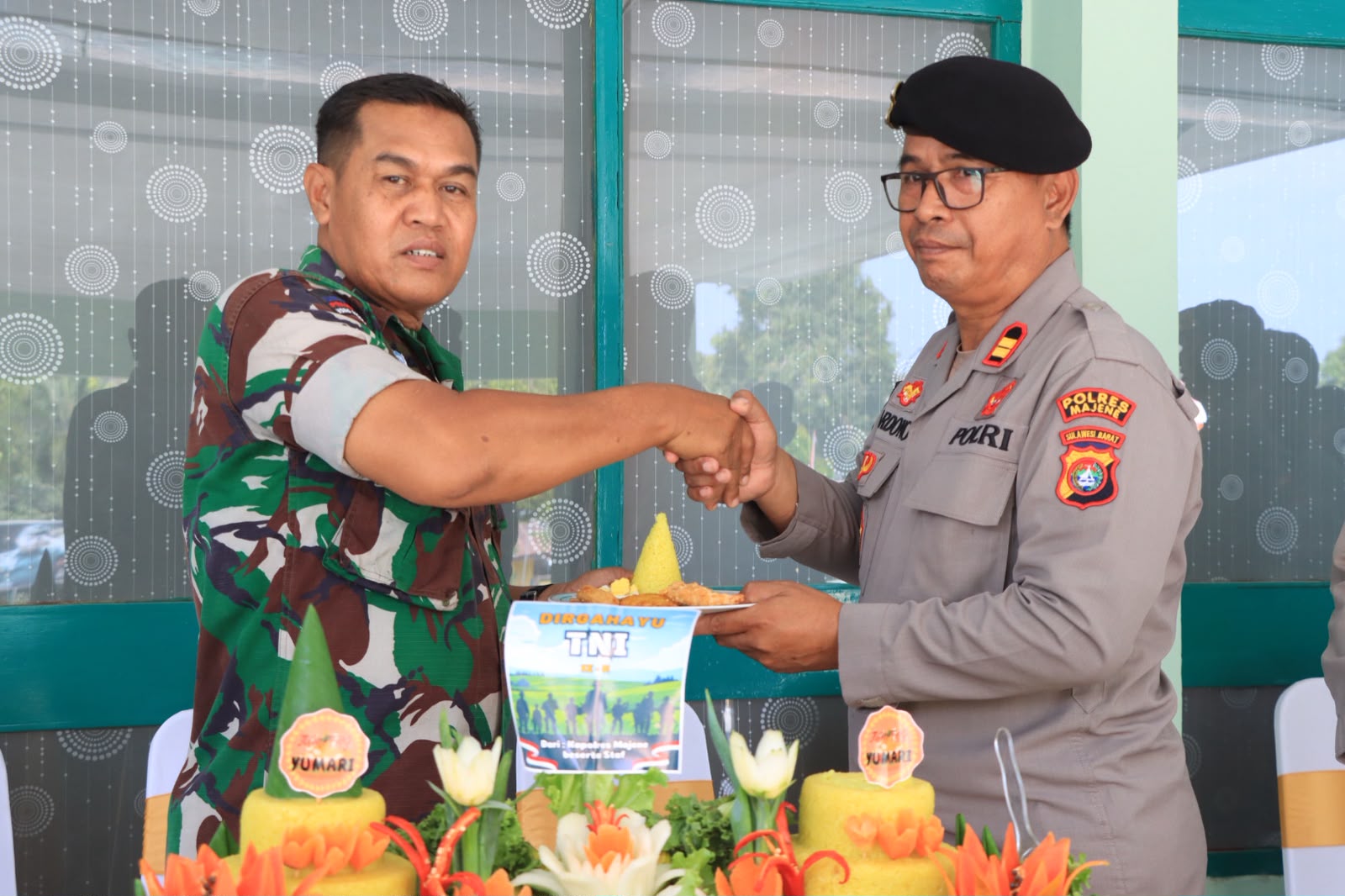 Polres Majene Beri Kejutan Spesial Pada Hut TNI ke 81 Untuk Prajurit Kodim 1401 Majene, Perkuat Soliditas TNI-Polri